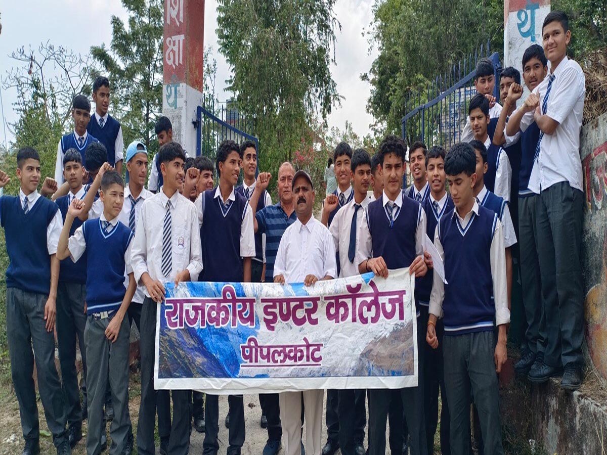 छात्रों ने नशे के खिलाफ जागरूकता अभियान चलाया
