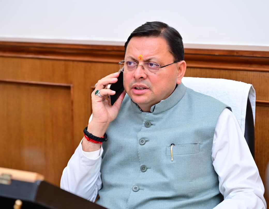 सीएम धामी ने की  हरियाणा के मुख्यमंत्री से दूरभाष पर वार्ता कर
