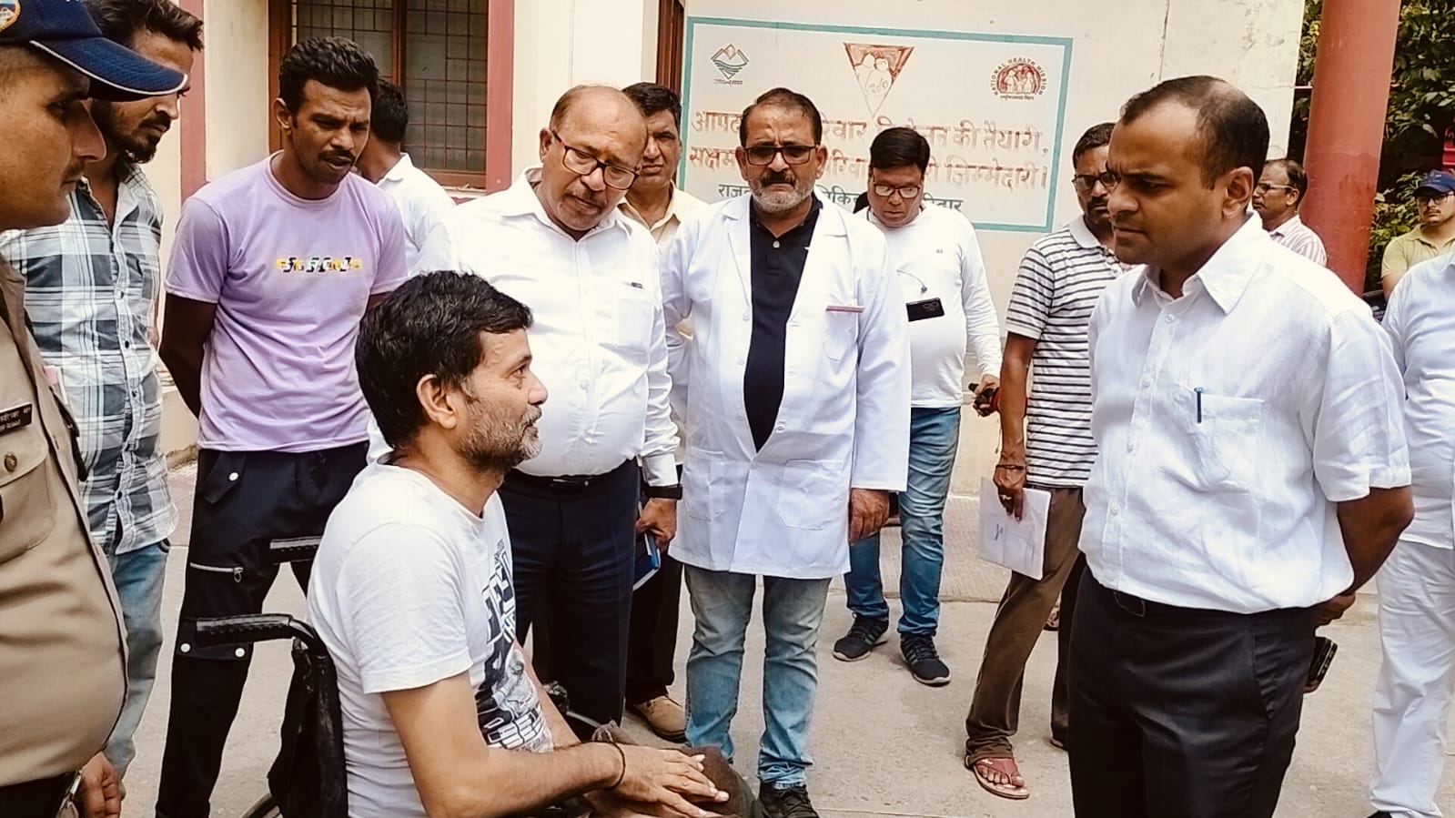 आम जनता की समस्याओं का त्वरित निराकरण कर रहे है जिलाधिकारी