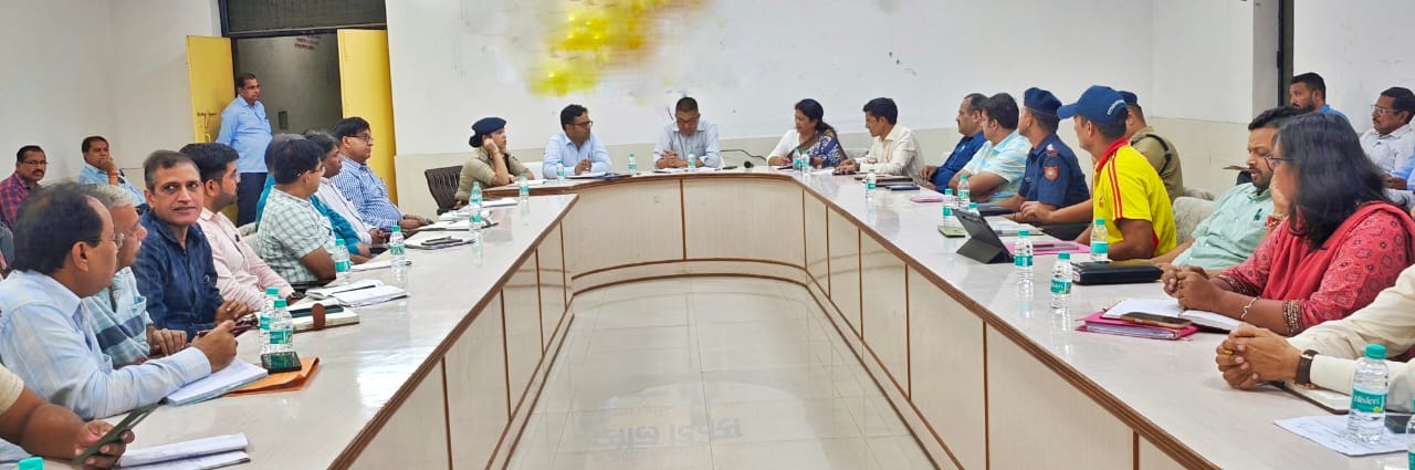 मौसम विभाग द्वारा रेड अलर्ट (भारी वर्षा ) की संभावना के मद्देनजर लक्सर तहसील में हुई आपदा प्रबंधन की महत्वपूर्ण बैठक