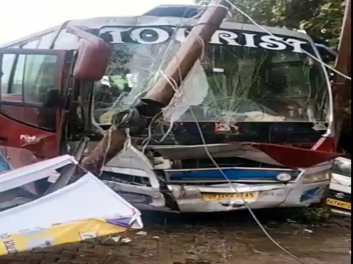 बेकाबू बस ने तीन वाहनों को मारी टक्कर, दो घायल
