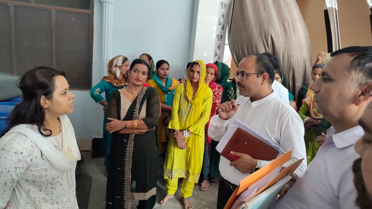 सीडीओ कोण्डे ने किया ग्रामोत्थान परियोजना के तहत स्थापित बीज बैंक का निरीक्षण