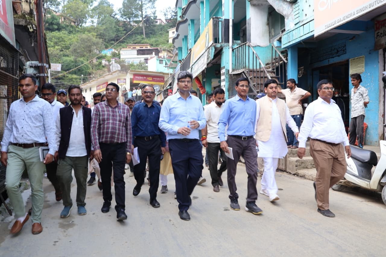 केंद्रीय टीम ने किया आपदा प्रभावित क्षेत्र थराली का निरीक्षण, कई क्षेत्रों का एरियल सर्वे भी किया