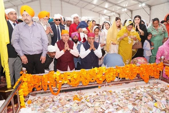 मुख्यमंत्री धामी ने गुरुद्वारा श्री ननकाना साहिब में टेका मत्था