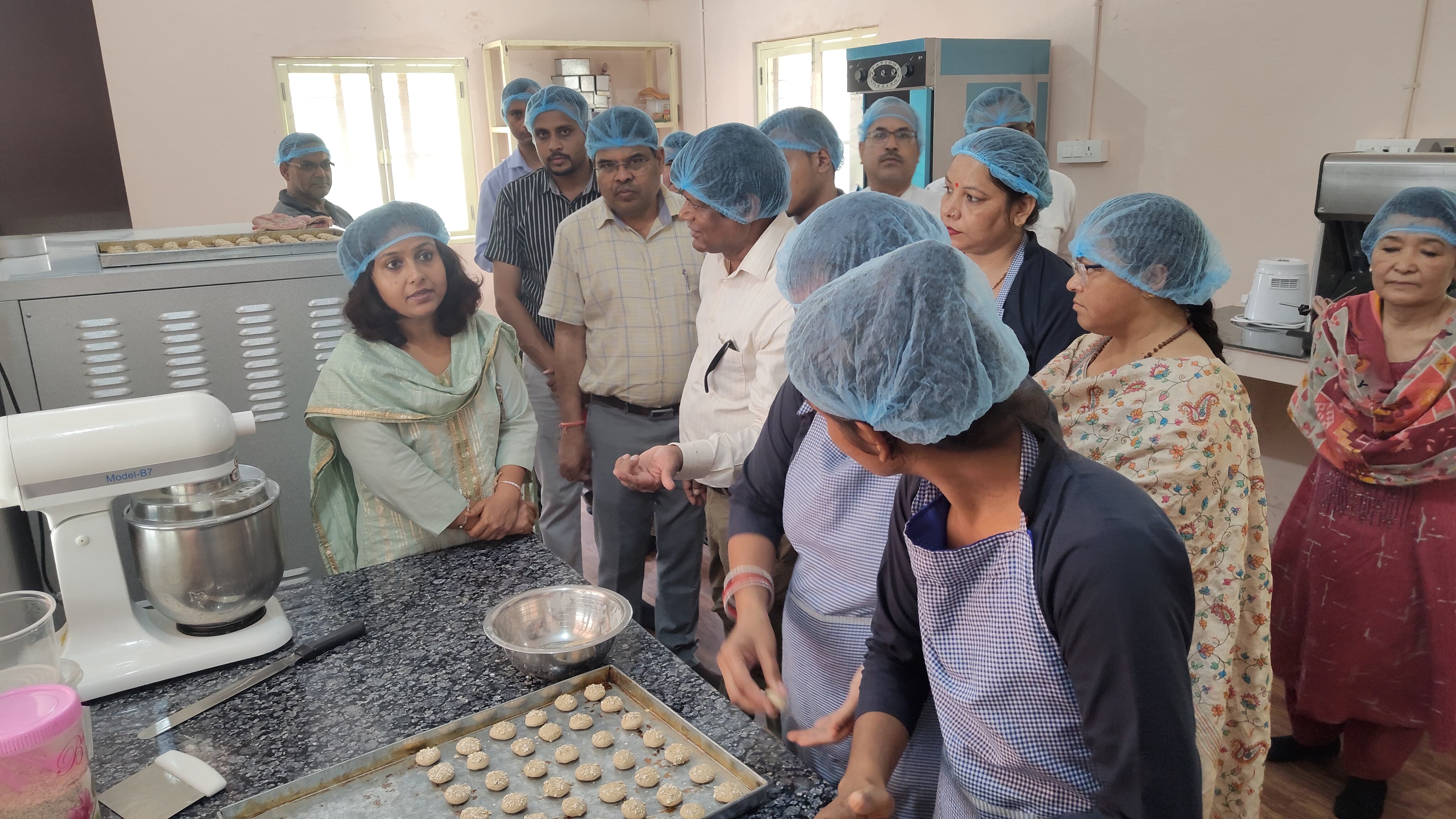 अपर सचिव ग्राम्य विकास का जनपद हरिद्वार में भ्रमण कर महिला समूह द्वारा संचालित उद्यम का किया निरीक्षण