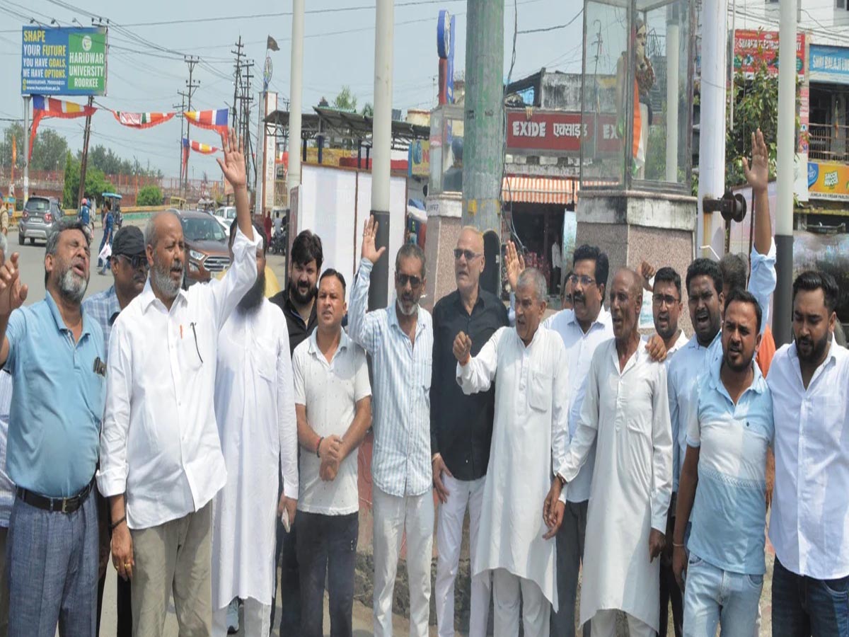 जार्ज एवरेस्ट जमीन मामले में कांग्रेस का सरकार के खिलाफ प्रर्दशन