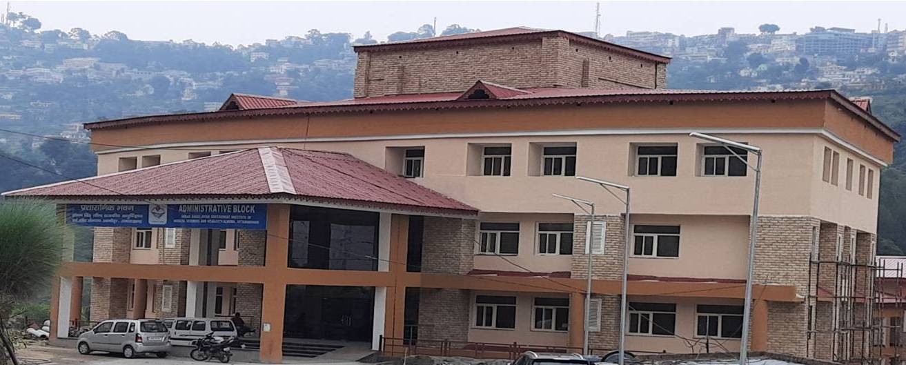 अल्मोड़ा मेडिकल कॉलेज: डॉक्टरों की कमी से जूझ रहा पहाड़ का सहारा
