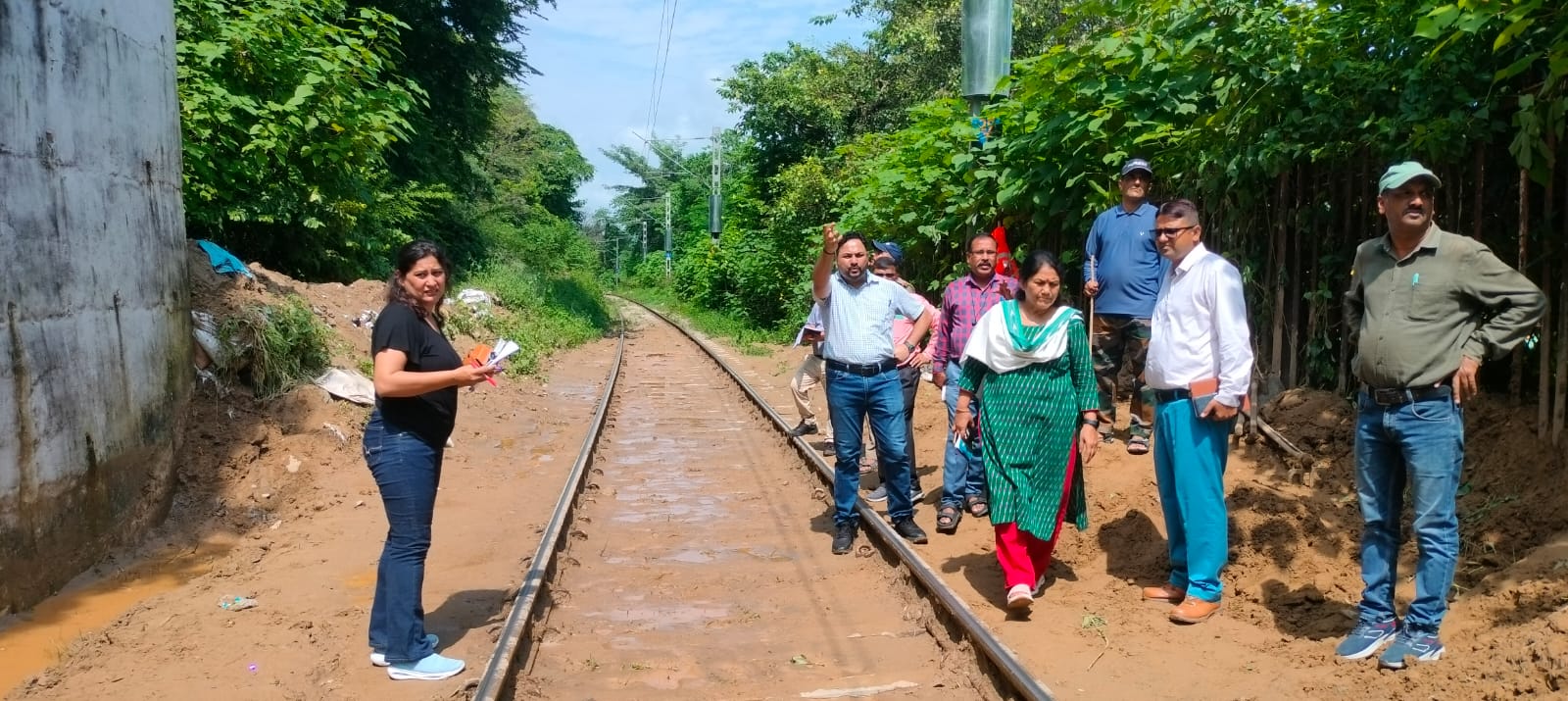 उत्तराखंड भूस्खलन न्यूनीकरण एवं प्रबंधन केंद्र के वैज्ञानिकों ने किया भीमगोड़ा क्षेत्र में पहाड़ी से हो रहे भूस्खलन के उचित प्रबंधन हेतु स्थलीय निरीक्षण
