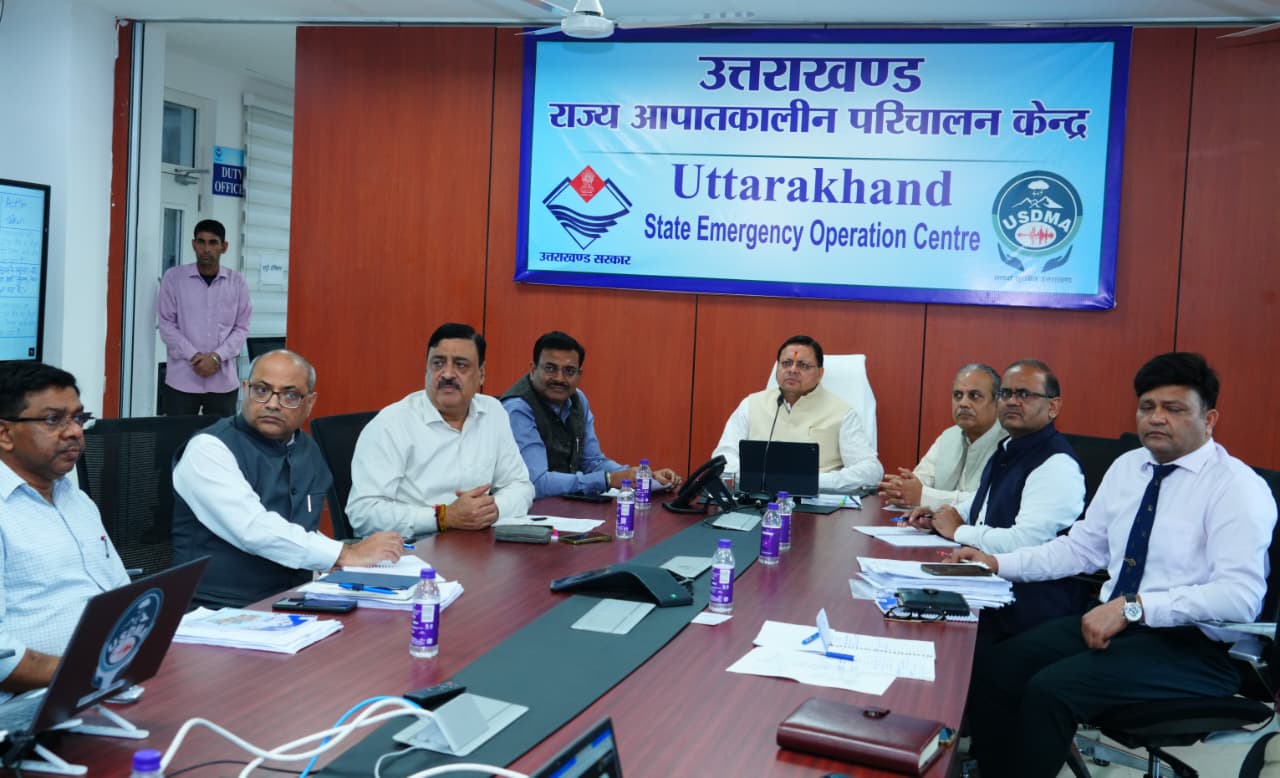 मुख्यमंत्री ने किया राज्य आपदा परिचालन केंद्र से प्रदेशभर में अतिवृष्टि से प्रभावित क्षेत्रों की  समीक्षा