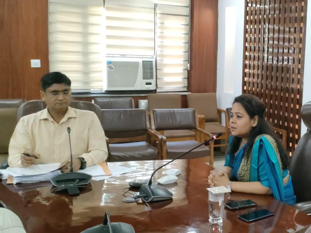 सीडीओ आकांक्षा कोंडे  ने की जल निकाय पुनर्जीवन कार्यों की प्रगति की समीक्षा बैठक