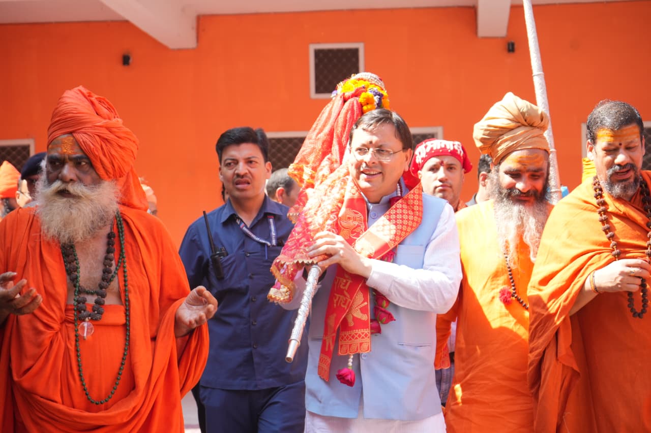 मुख्यमंत्री धामी ने  किया पवित्र छड़ी यात्रा का शुभारंभ